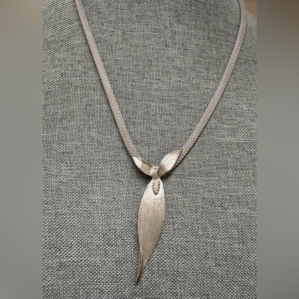 Judy Lee IntrigueVintage Silver-Tone Leaf Pendant Necklace 35$